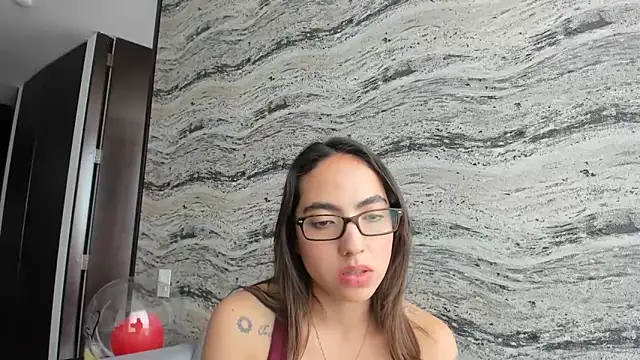 Sophi  a online show from October 2025 07:03:02 PM