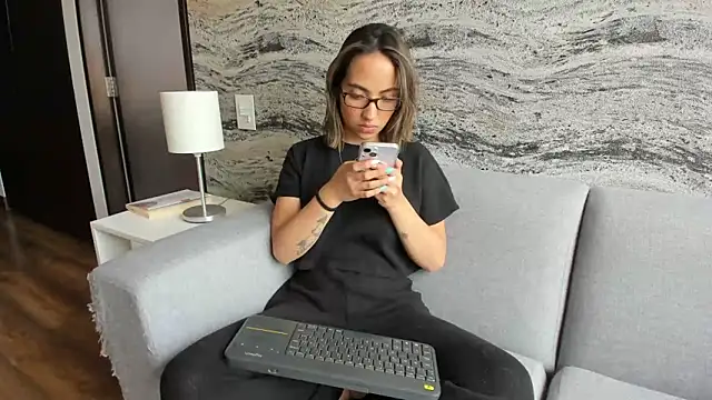 Sophi  a online show from March 2025 08:45:02 PM