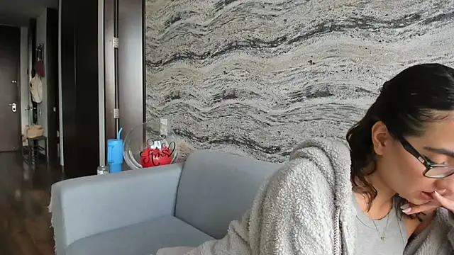 Sophi  a online show from October 2025 08:41:02 PM