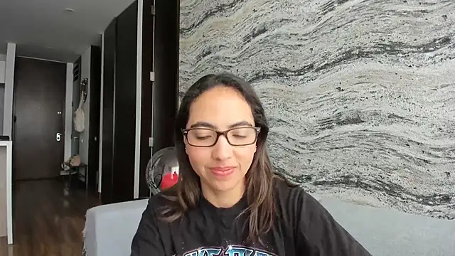 Sophi  a online show from October 2025 02:09:02 PM