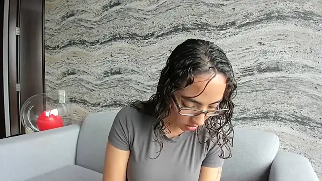 Sophi  a online show from October 2025 08:53:01 PM