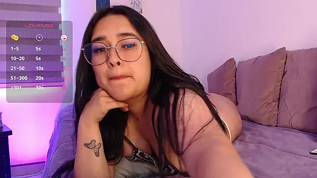 Snapshot of Megan_FE chatting on October 2025 01:35:01 PM Megan FE online show from October 2025 01:35:01 PM