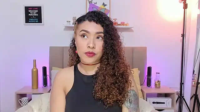 Snapshot of Zoe_Gruber chatting on November 2025 09:40:02 PM Zoe Gruber online show from November 2025 09:40:02 PM