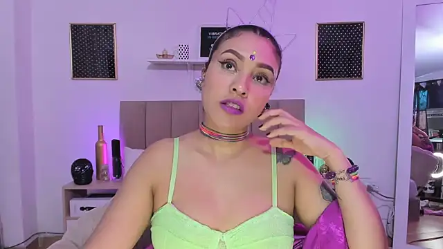 Zoe Gruber online show from October 2025 06:32:02 PM