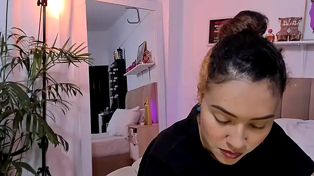 Snapshot of Zoe_Gruber chatting on November 2025 09:36:01 PM Zoe Gruber online show from November 2025 09:36:01 PM