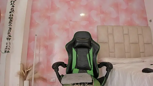 emily lean  online show from March 2026 07:48:02 PM