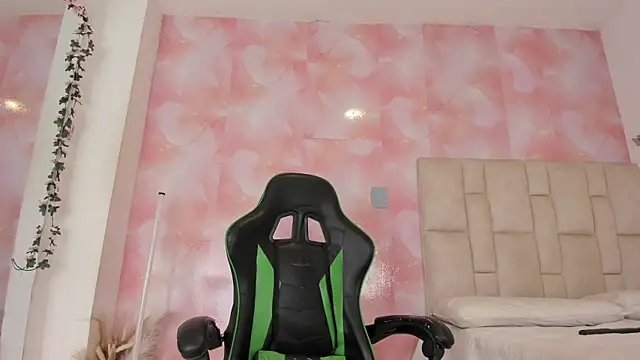 emily lean  online show from April 2026 11:06:01 PM