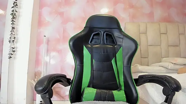 Snapshot of emily_lean_ chatting on November 2025 02:11:02 AM emily lean online show from November 2025 02:11:02 AM