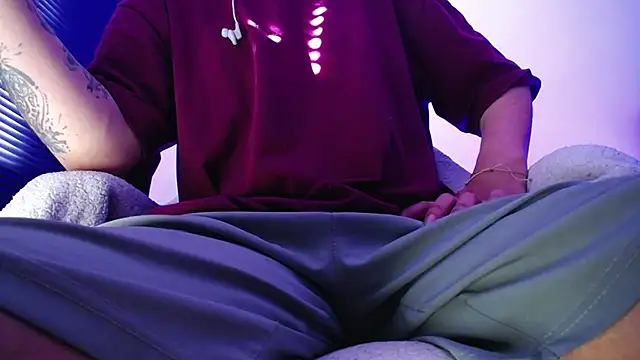 zacwatson  online show from November 2025 12:43:02 PM