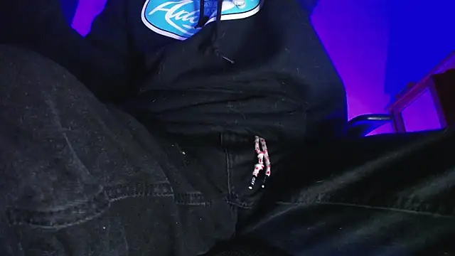 zacwatson  online show from December 2025 01:39:01 AM