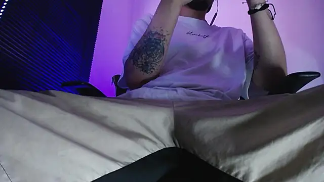 zacwatson  online show from March 2026 09:53:02 PM