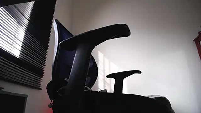 zacwatson  online show from April 2026 12:29:01 PM