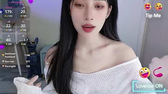 Snapshot of Aurora_99 chatting on December 2024 04:28:01 PM Aurora 99 online show from December 2024 04:28:01 PM
