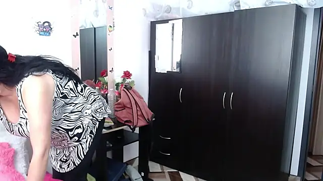 CristialJones  online show from September 2025 02:23:01 PM