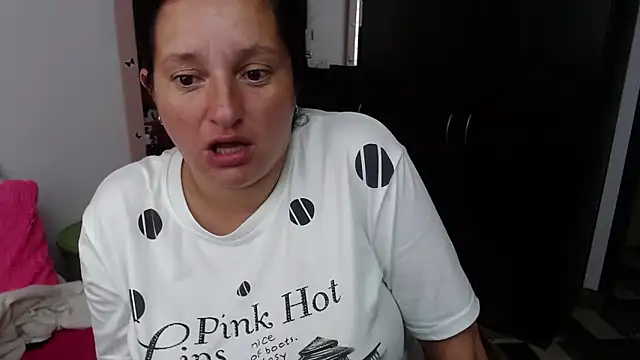 CristialJones  online show from October 2025 12:06:02 PM