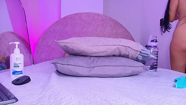 violett lo online show from December 2025 12:07:01 PM