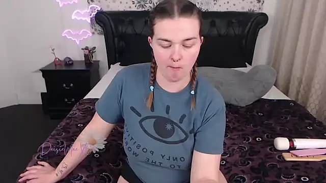 DaisieMaeXO online show from February 2026 12:00:01 AM