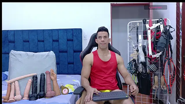 JoseRumbero26 online show from May 2026 01:43:01 AM