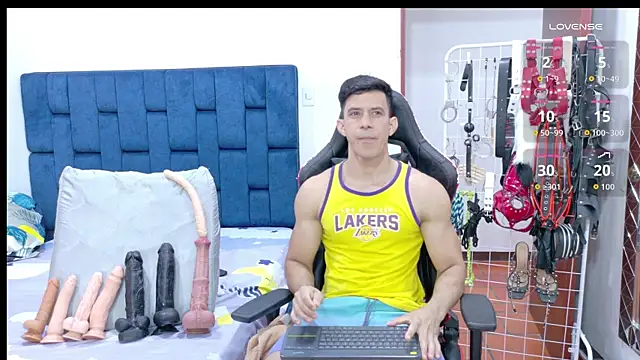 JoseRumbero26 online show from April 2026 09:32:01 PM