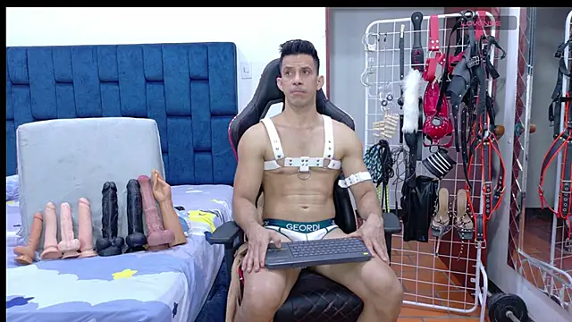 JoseRumbero26 online show from May 2026 03:32:01 AM