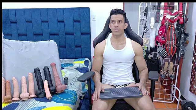 JoseRumbero26 online show from April 2026 02:18:02 AM