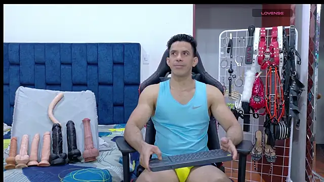 JoseRumbero26 online show from April 2026 02:03:02 AM