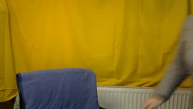 wLESLYMOSw online show from February 2025 07:49:01 PM