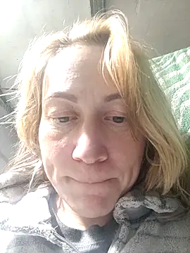 wLESLYMOSw online show from November 2025 07:24:02 PM