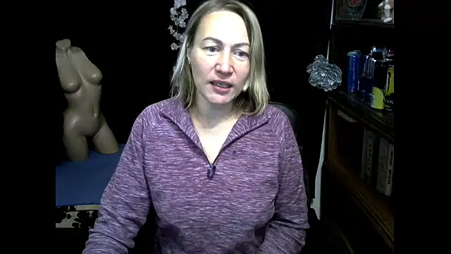 wLESLYMOSw online show from October 2025 08:05:01 AM