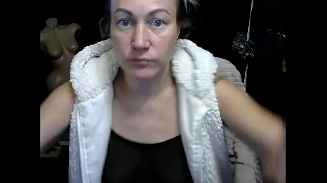 wLESLYMOSw online show from September 2025 08:40:02 AM