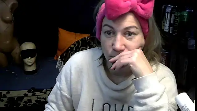 wLESLYMOSw online show from December 2025 08:03:02 AM