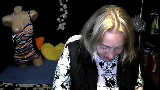 wLESLYMOSw online show from November 2025 07:24:02 AM