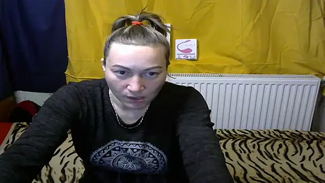 wLESLYMOSw online show from January 2025 04:18:01 PM