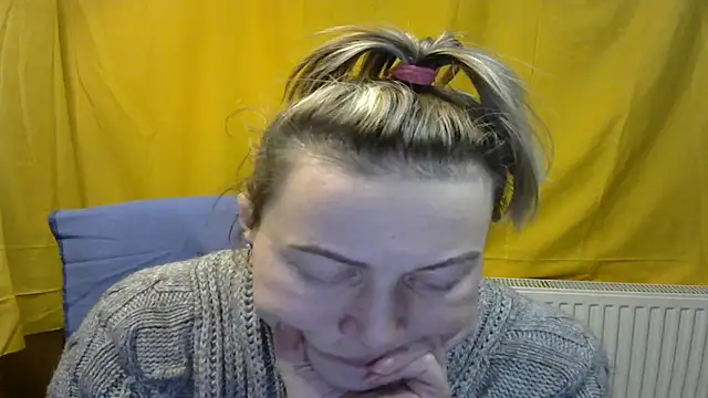 wLESLYMOSw online show from February 2025 11:22:02 PM
