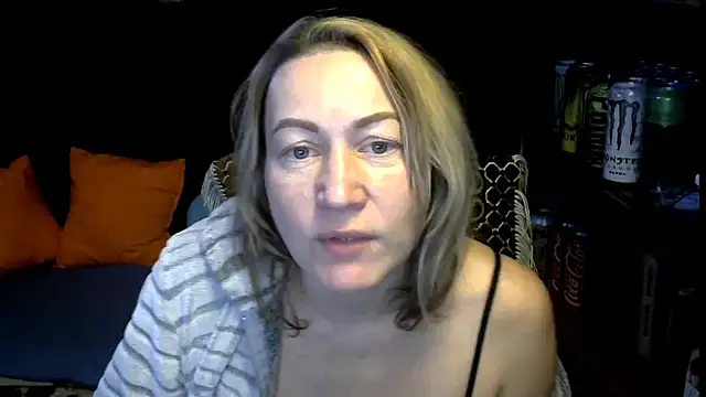 wLESLYMOSw online show from December 2025 09:43:01 AM