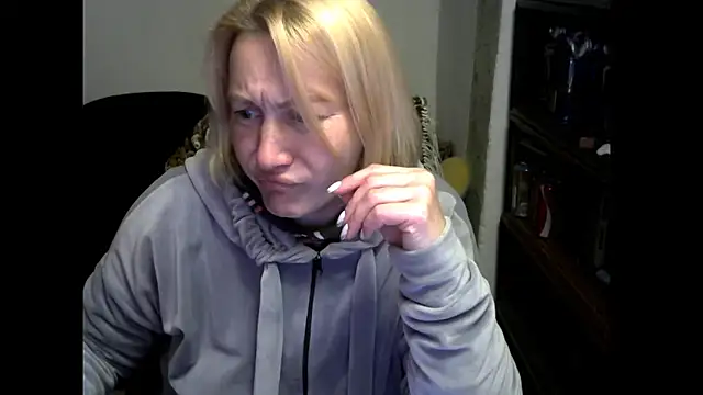 wLESLYMOSw online show from April 2026 05:53:01 PM