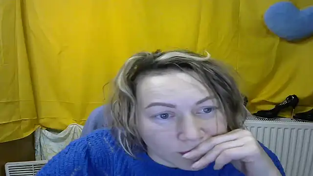wLESLYMOSw online show from February 2025 03:42:01 AM