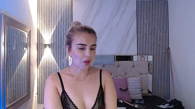 ashley  tylor online show from April 2026 08:57:02 PM