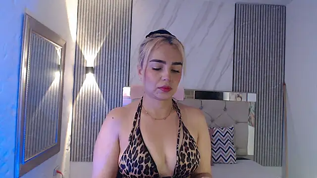 Snapshot of ashley__tylor chatting on June 2026 04:56:01 PM ashley tylor online show from June 2026 04:56:01 PM
