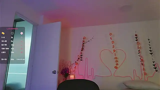 Snapshot of EmmaSanzz_ chatting on October 2025 11:44:02 AM EmmaSanzz online show from October 2025 11:44:02 AM