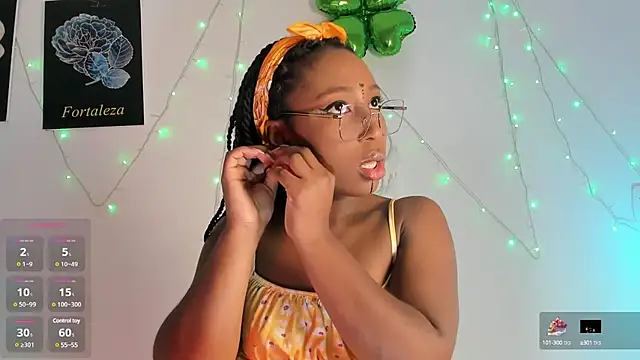 Snapshot of EmmaSanzz_ chatting on March 2025 11:44:02 AM EmmaSanzz online show from March 2025 11:44:02 AM