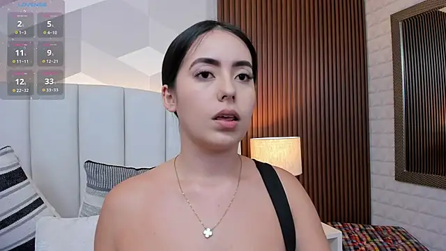 Julietasantos   online show from October 2025 07:22:01 PM