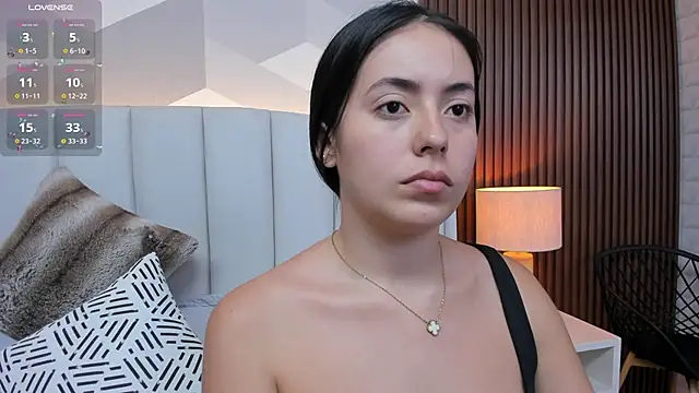 Julietasantos   online show from March 2025 06:11:02 PM