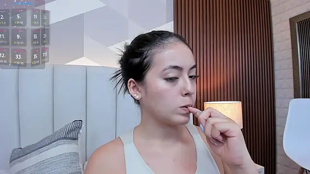 Julietasantos   online show from October 2025 06:20:01 PM