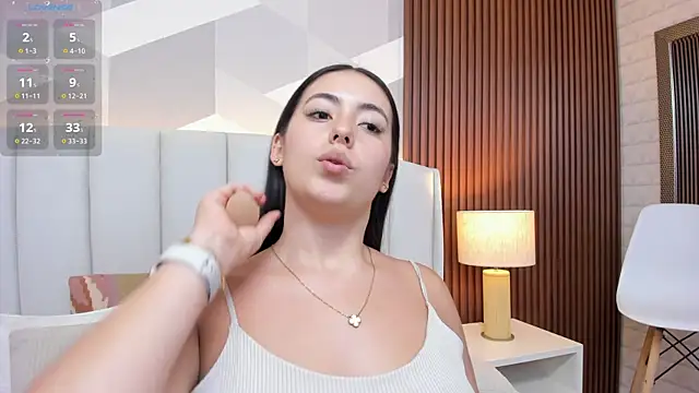 Julietasantos   online show from November 2025 06:33:02 PM