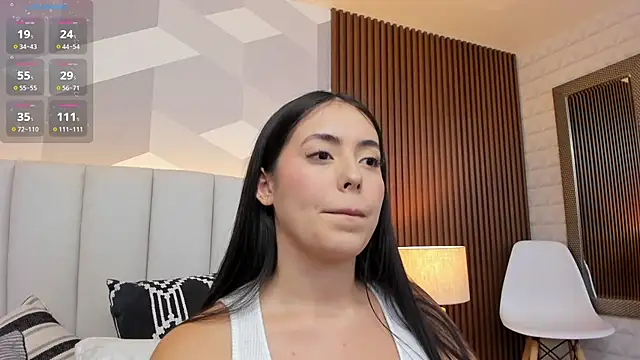 Julietasantos   online show from October 2025 06:19:02 PM