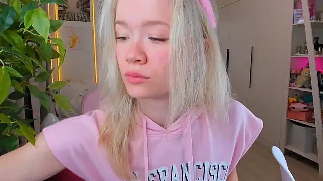 Lily Young online show from April 2026 03:13:02 AM