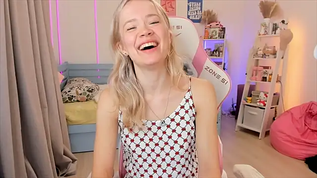 Snapshot of Lily_Young chatting on November 2025 05:52:02 AM Lily Young online show from November 2025 05:52:02 AM