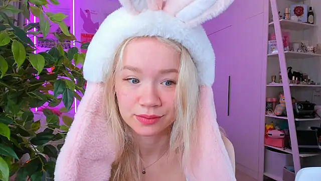 Lily Young online show from April 2026 03:13:01 AM