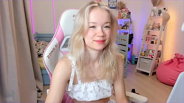 Snapshot of Lily_Young chatting on November 2025 06:02:01 AM Lily Young online show from November 2025 06:02:01 AM